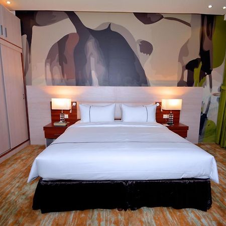 Thwary Hotel Suites ริยาดห์ ภายนอก รูปภาพ