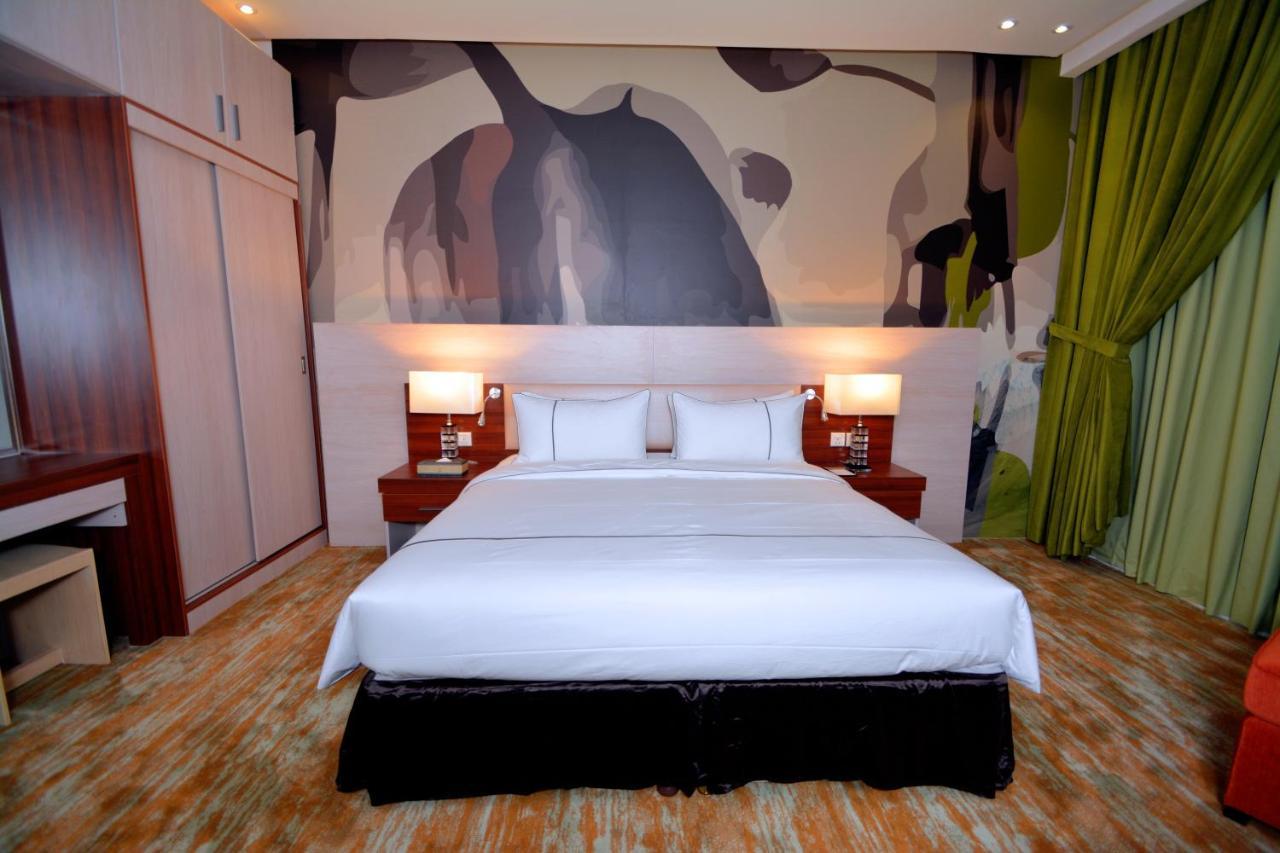 Thwary Hotel Suites ริยาดห์ ภายนอก รูปภาพ