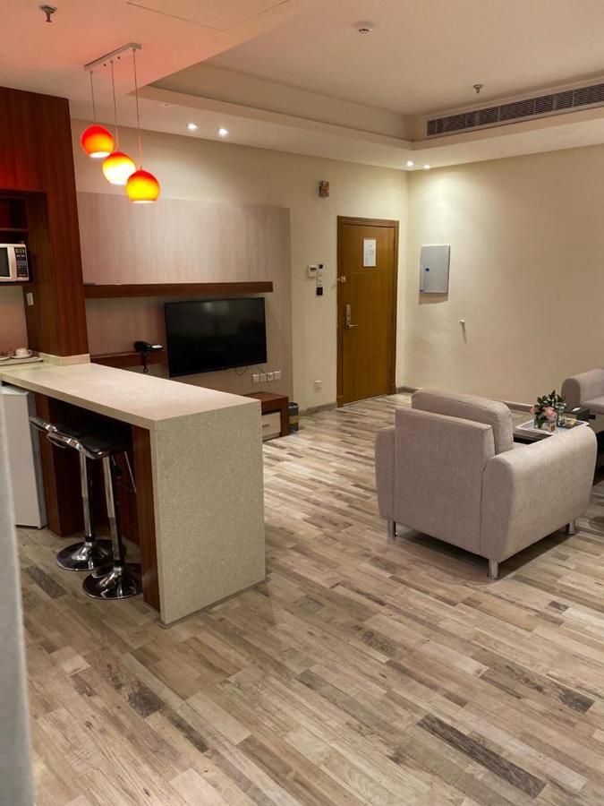 Thwary Hotel Suites ริยาดห์ ภายนอก รูปภาพ