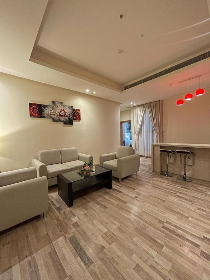 Thwary Hotel Suites ริยาดห์ ภายนอก รูปภาพ