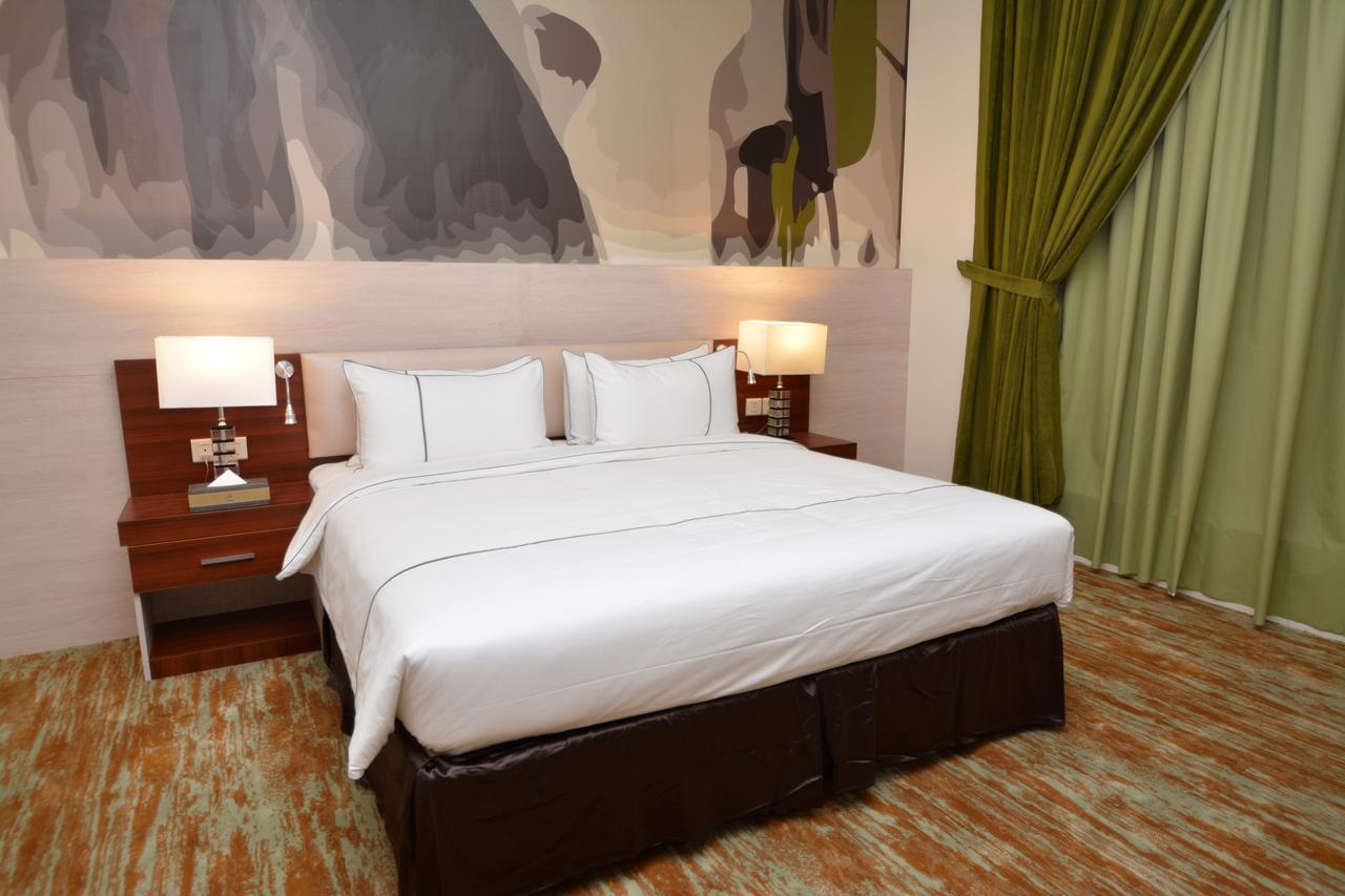 Thwary Hotel Suites ริยาดห์ ภายนอก รูปภาพ