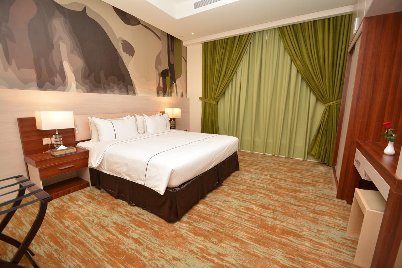 Thwary Hotel Suites ริยาดห์ ภายนอก รูปภาพ